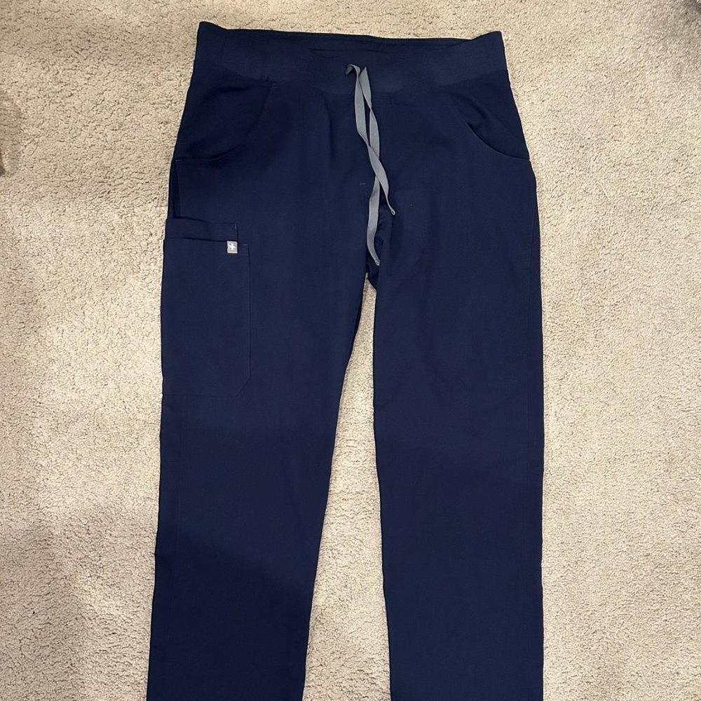 Figs Kade Cargo Scrub Pants Size Medium Tall, Navy